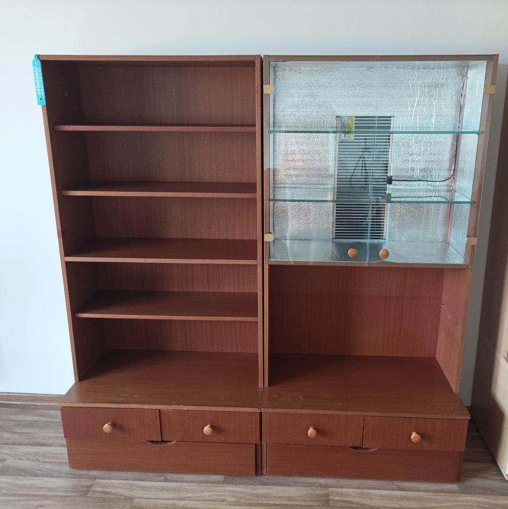 Policový regál s 22 ks novými boxy