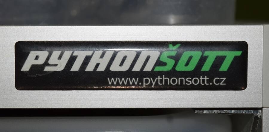 Rack systém pro hady od PythonŠott na 20 boxů, rok výroby 2022