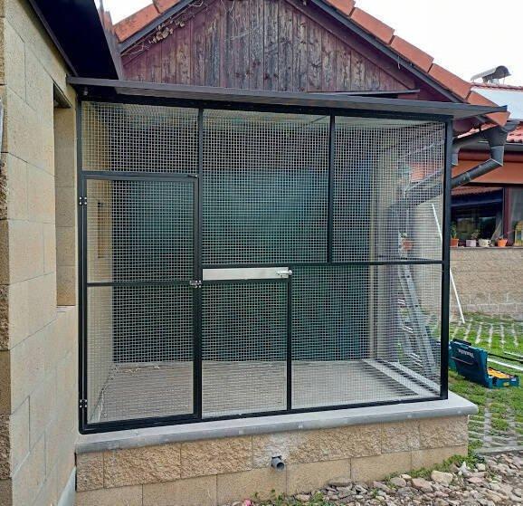 Výroba voliér, klecí, chovatelských zařízení s PUR panelů dle přání zákazníka
