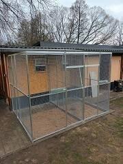 Výroba klecí, voliér, sestavy boxů, plastové budky, krmné pulty, prodej materiálu a jiné