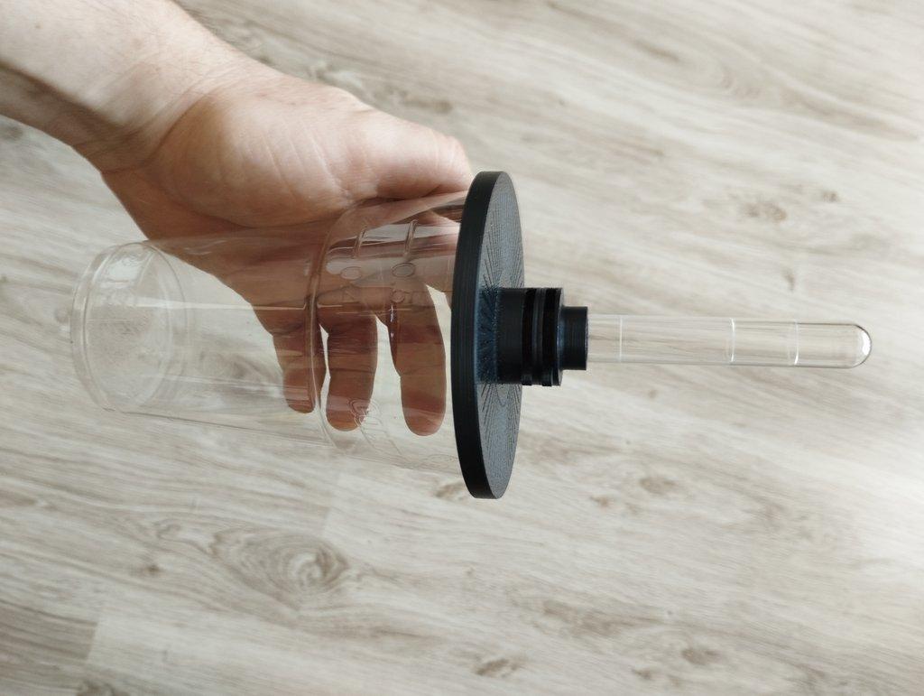 Dávkovač octomilek