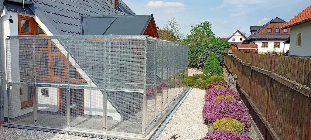 Výroba voliér, klecí, chovatelských zařízení s PUR panelů dle přání zákazníka