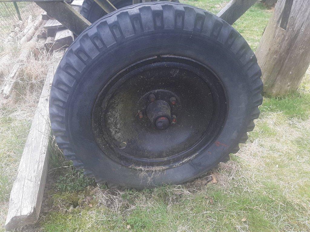 Nabízím "vyvážečku" na dřevo do lesa