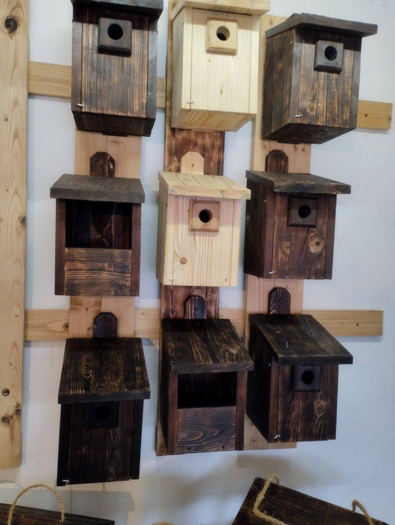 Ptačí budky a krmítka v rustikálním stylu