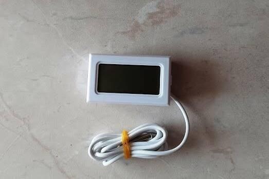 Digitální bateriový teploměr