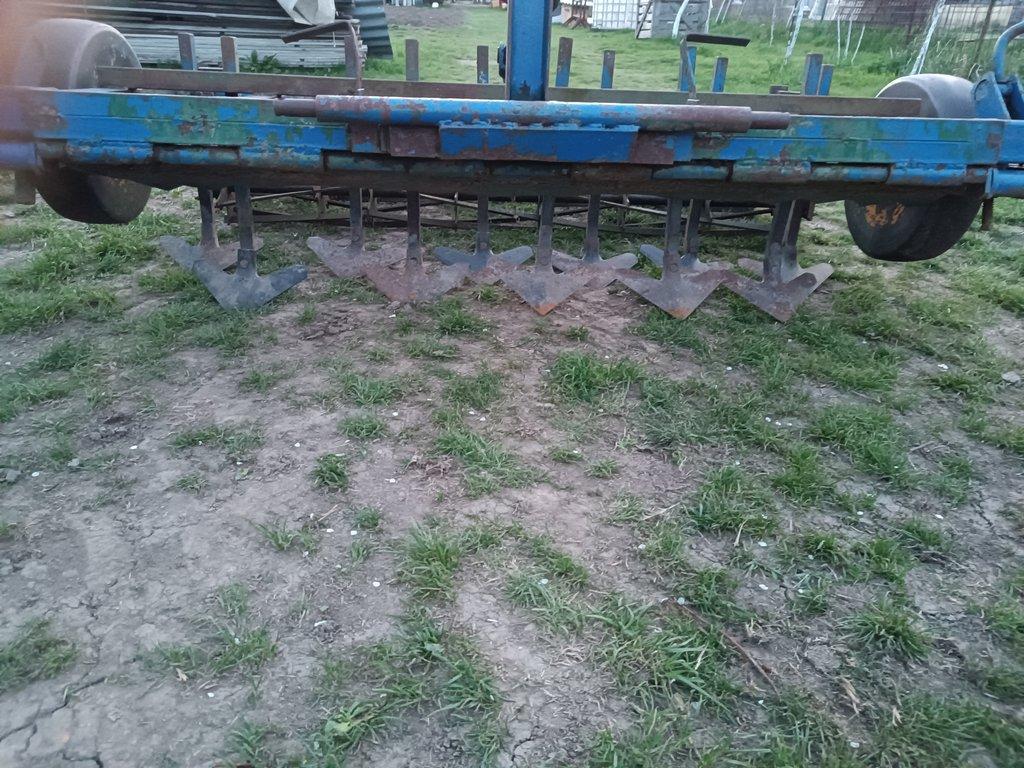 Nabízím kypřič půdy, kombinátor