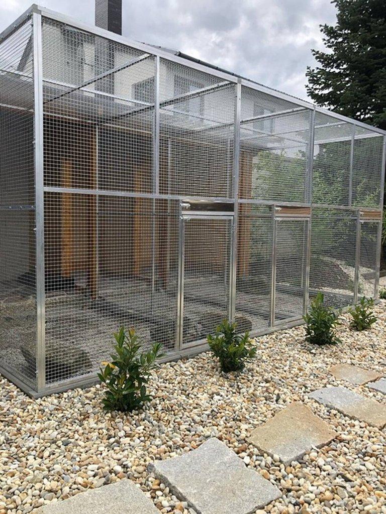 Výroba voliér, klecí, chovatelských zařízení s PUR panelů dle přání zákazníka
