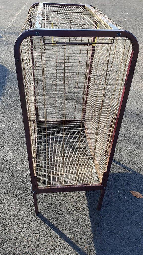 Velká klec pro papoušky  140×85×54 Používaná venku