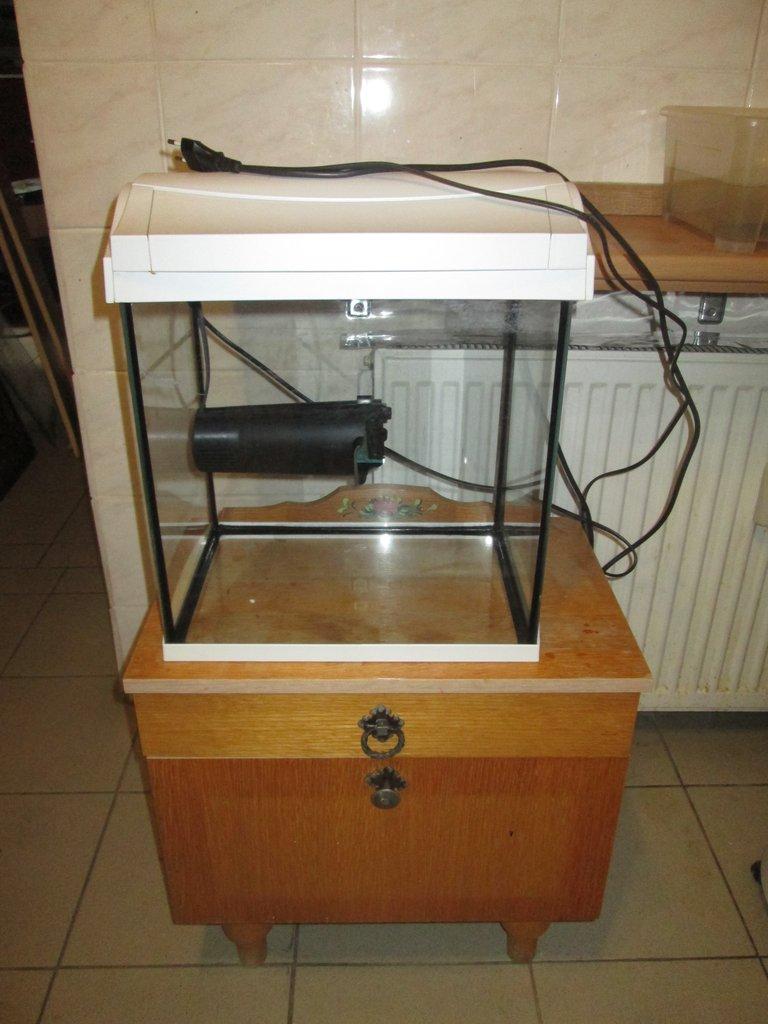 Akvárium Tetra se skříňkou