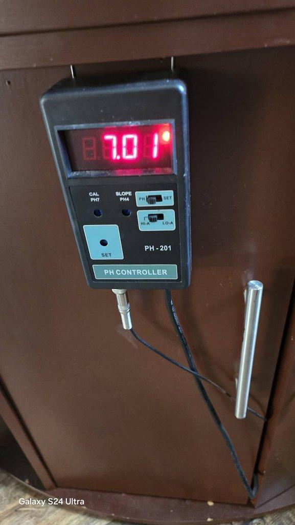 Rohové akvarium 200l s veškerým příslušenstvím