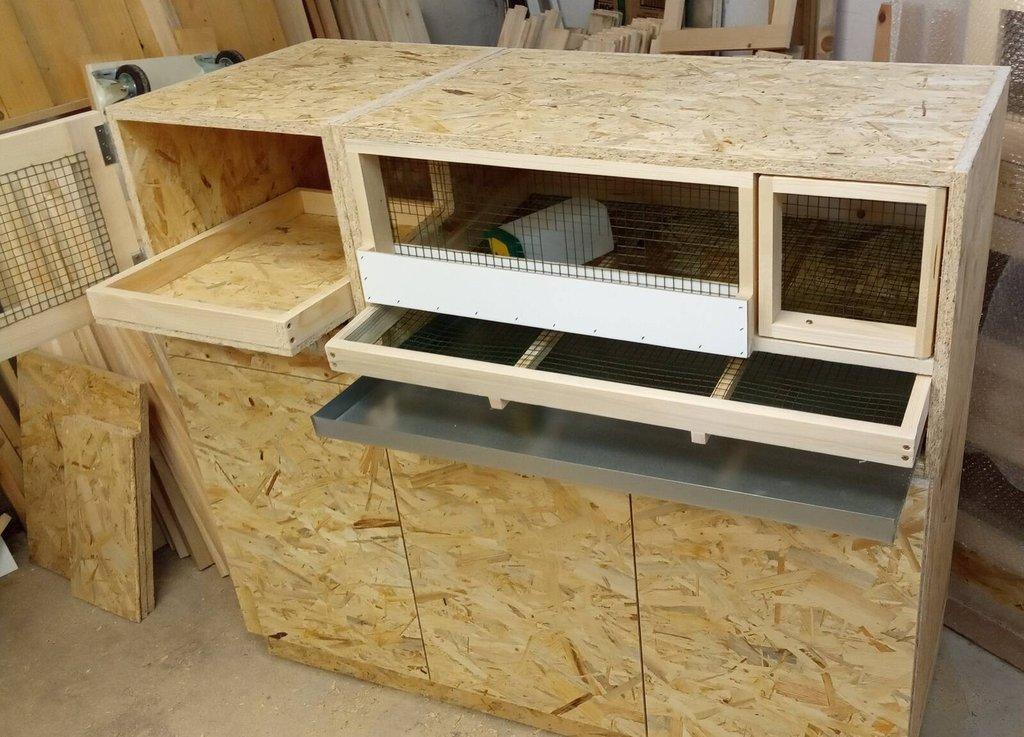 Prodám klece na křepelky a skřínku pod klece