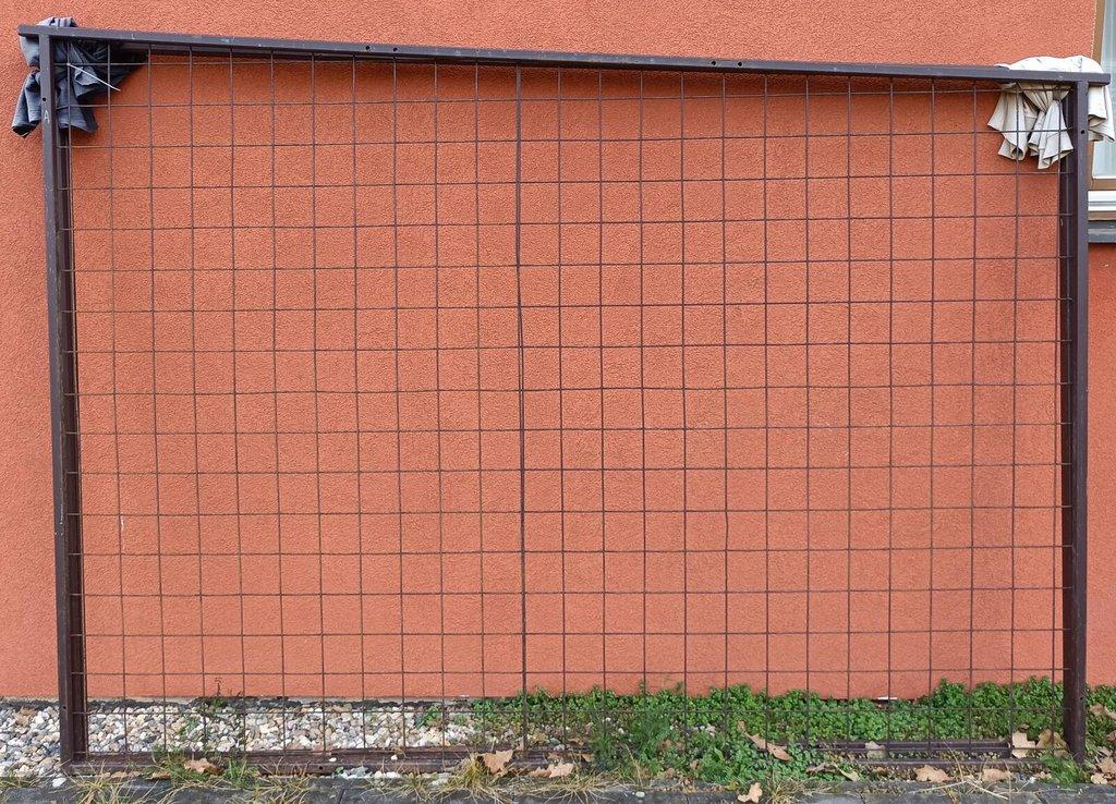 Kotce pro psy nebo výběhy pro drůbež, přístřešek na dřevo... - k dodělání