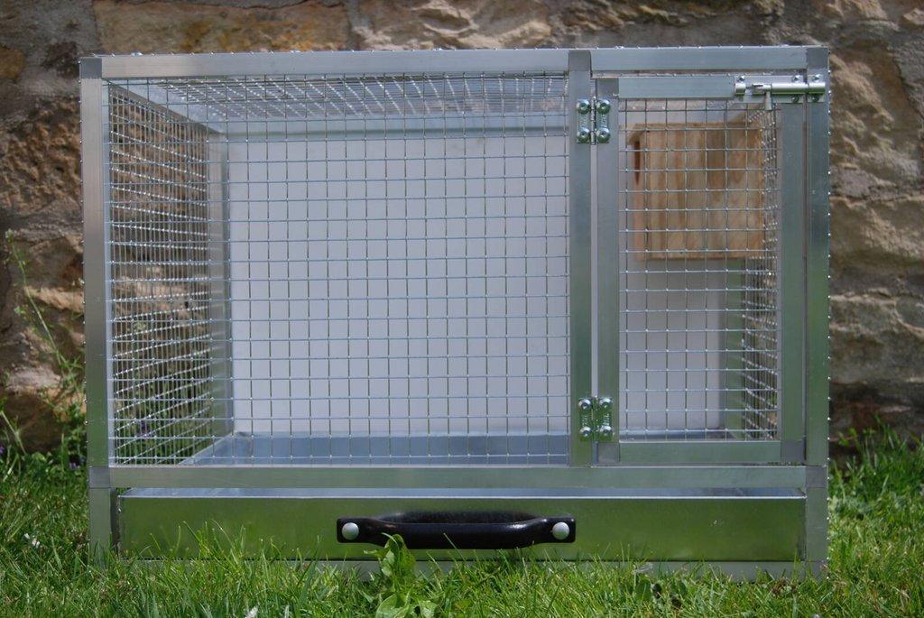 Výroba klecí, voliér, sestavy boxů, plastové budky, krmné pulty, prodej materiálu a jiné