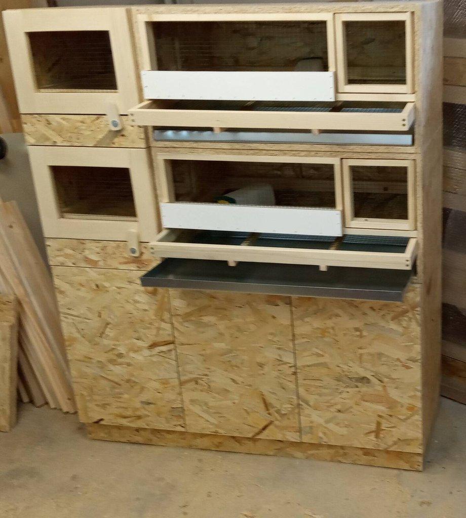 Prodám klece na křepelky a skřínku pod klece