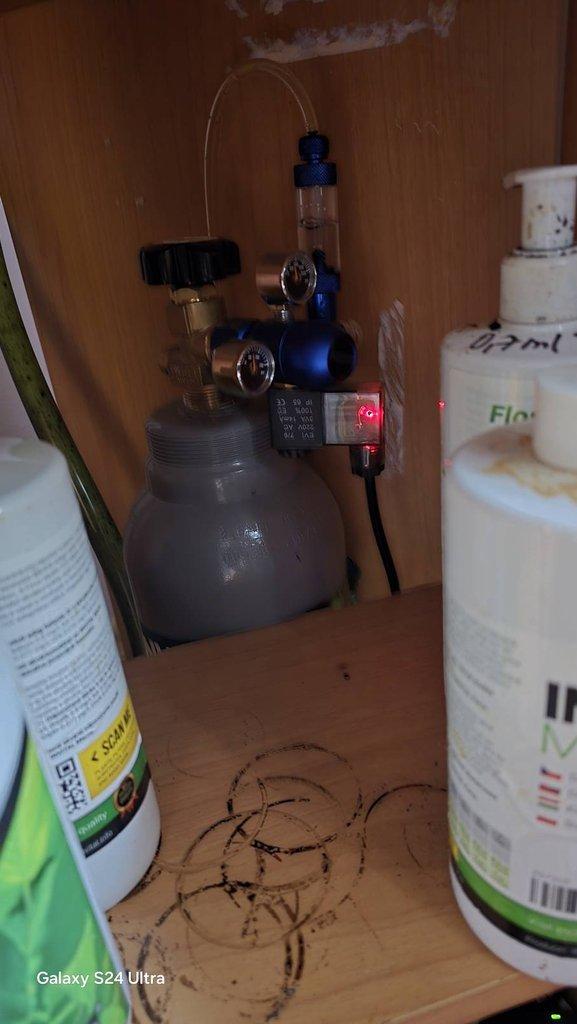 Rohové akvarium 200l s veškerým příslušenstvím