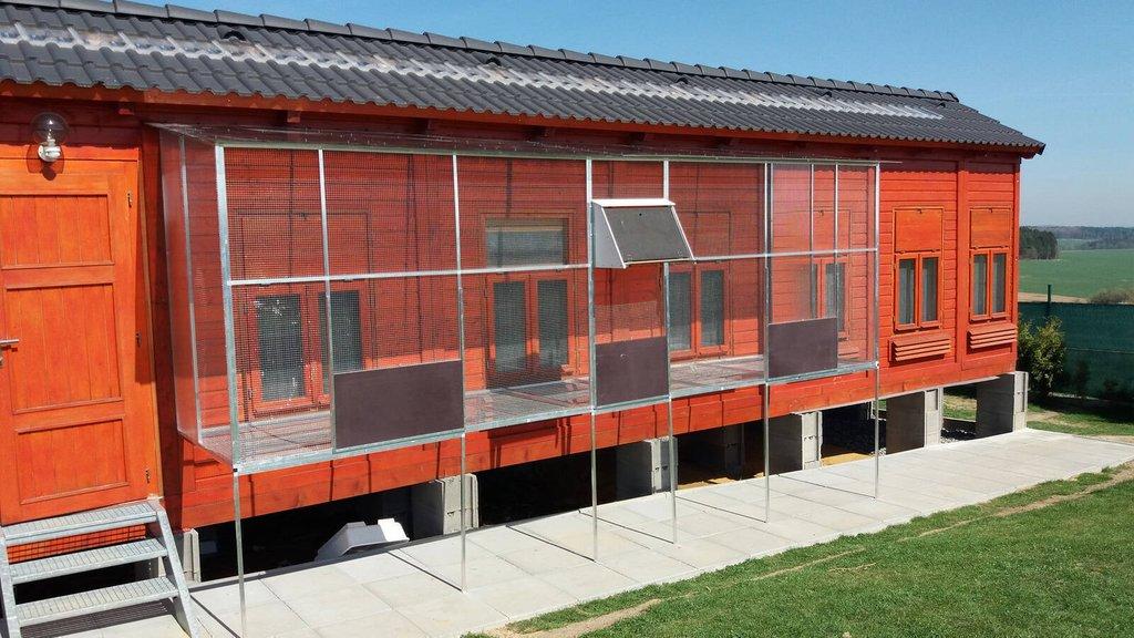 Výroba klecí, voliér, sestavy boxů, plastové budky, krmné pulty, prodej materiálu a jiné