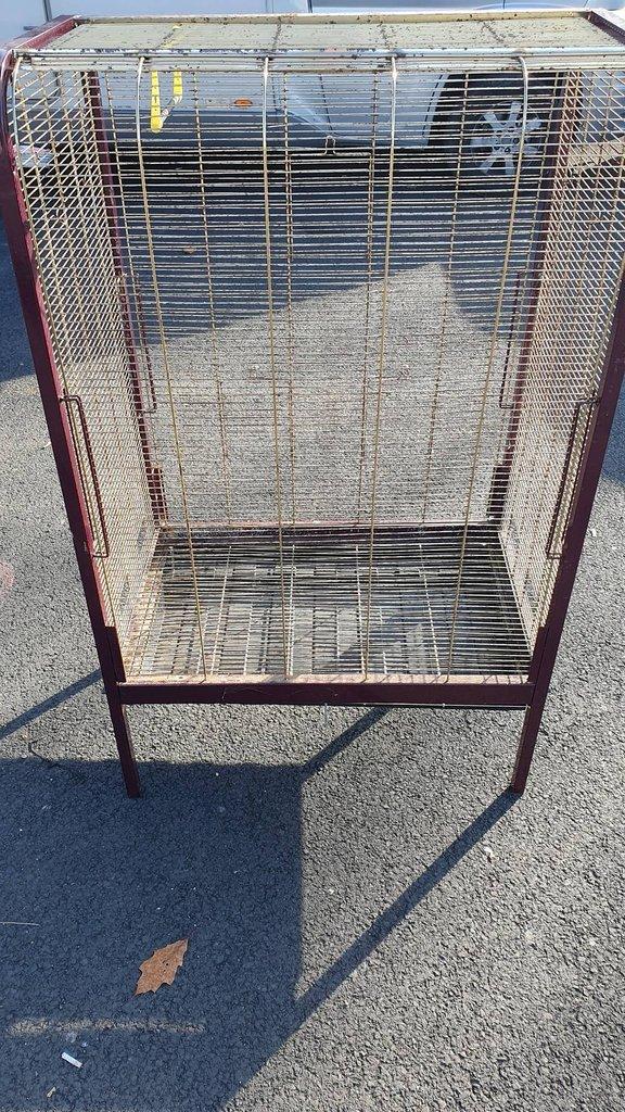 Velká klec pro papoušky  140×85×54 Používaná venku