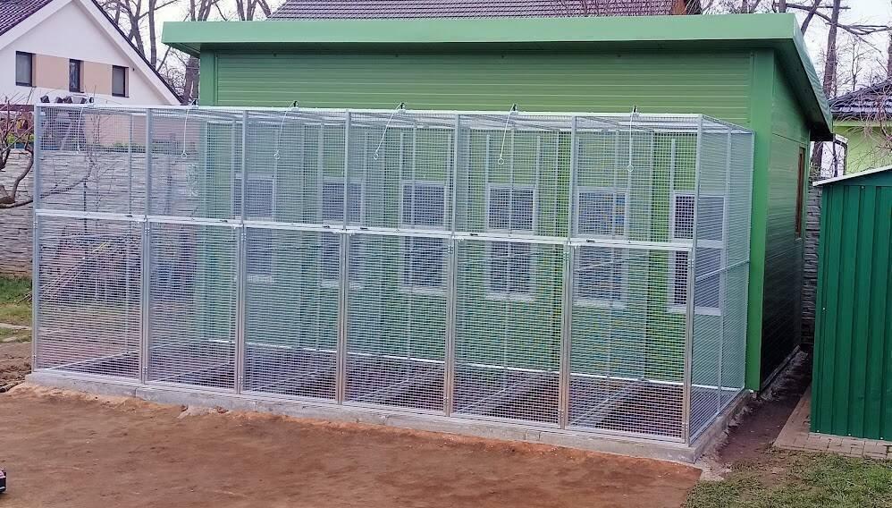 Výroba voliér, klecí, chovatelských zařízení s PUR panelů dle přání zákazníka