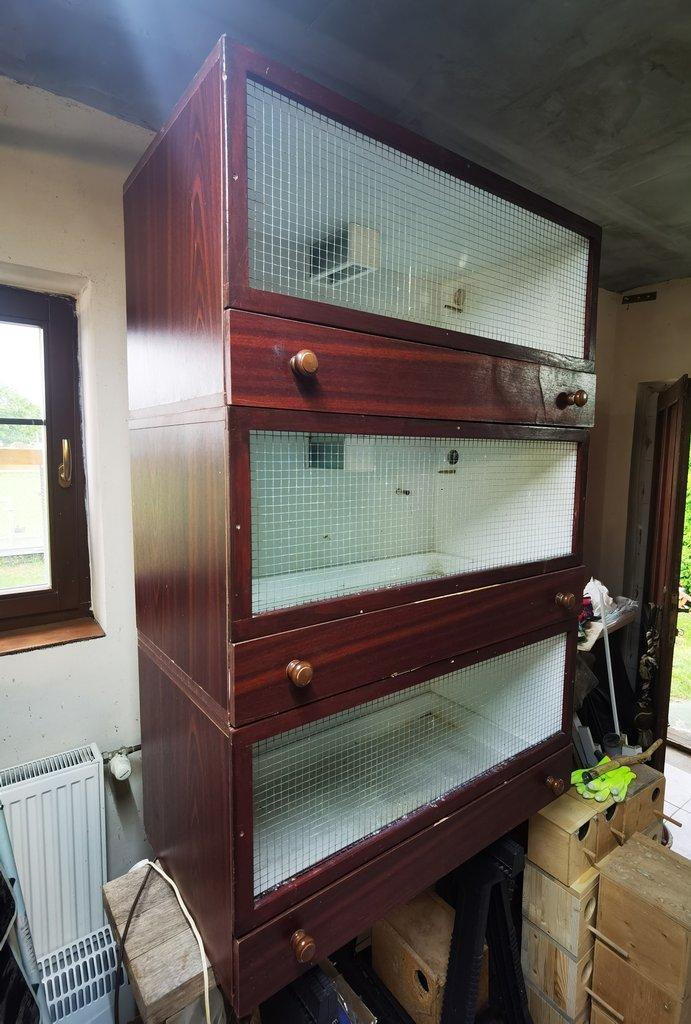 Bednové klece s osvětlením
