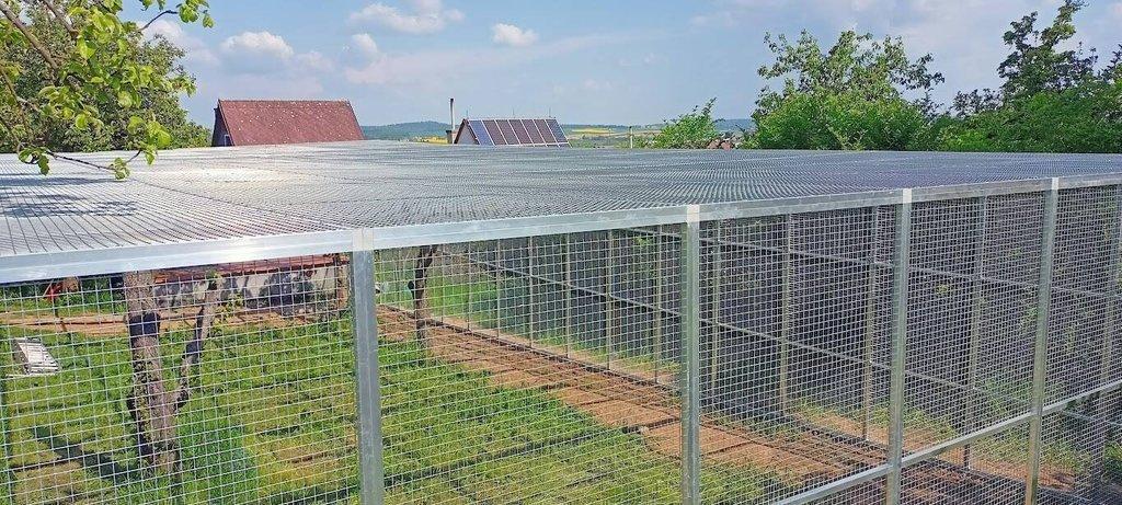 Výroba voliér, klecí, chovatelských zařízení s PUR panelů dle přání zákazníka
