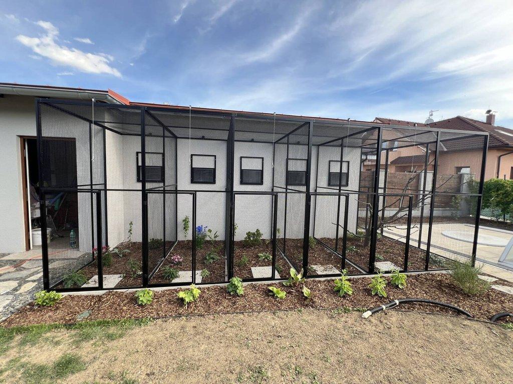 Zakázková výroba klecí a voliér různých rozměrů