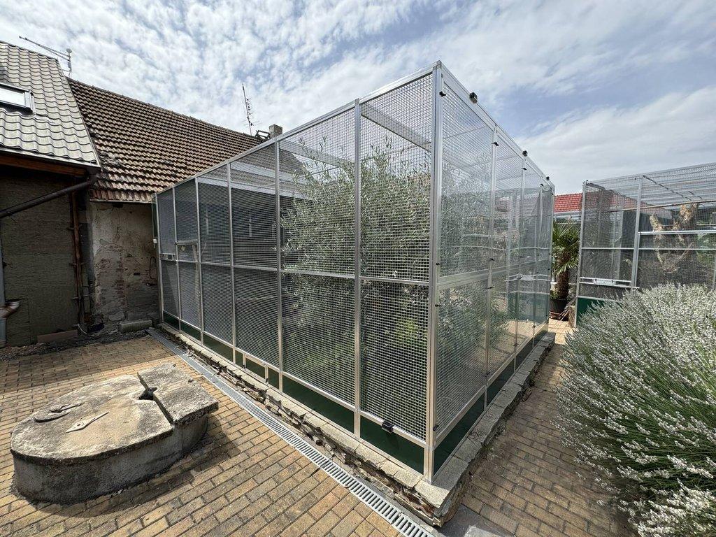 Zakázková výroba klecí a voliér různých rozměrů