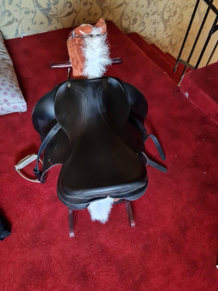 Drezůrní jezdecké sedlo