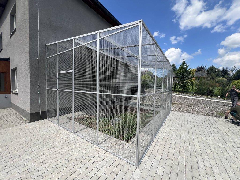 Zakázková výroba klecí a voliér různých rozměrů