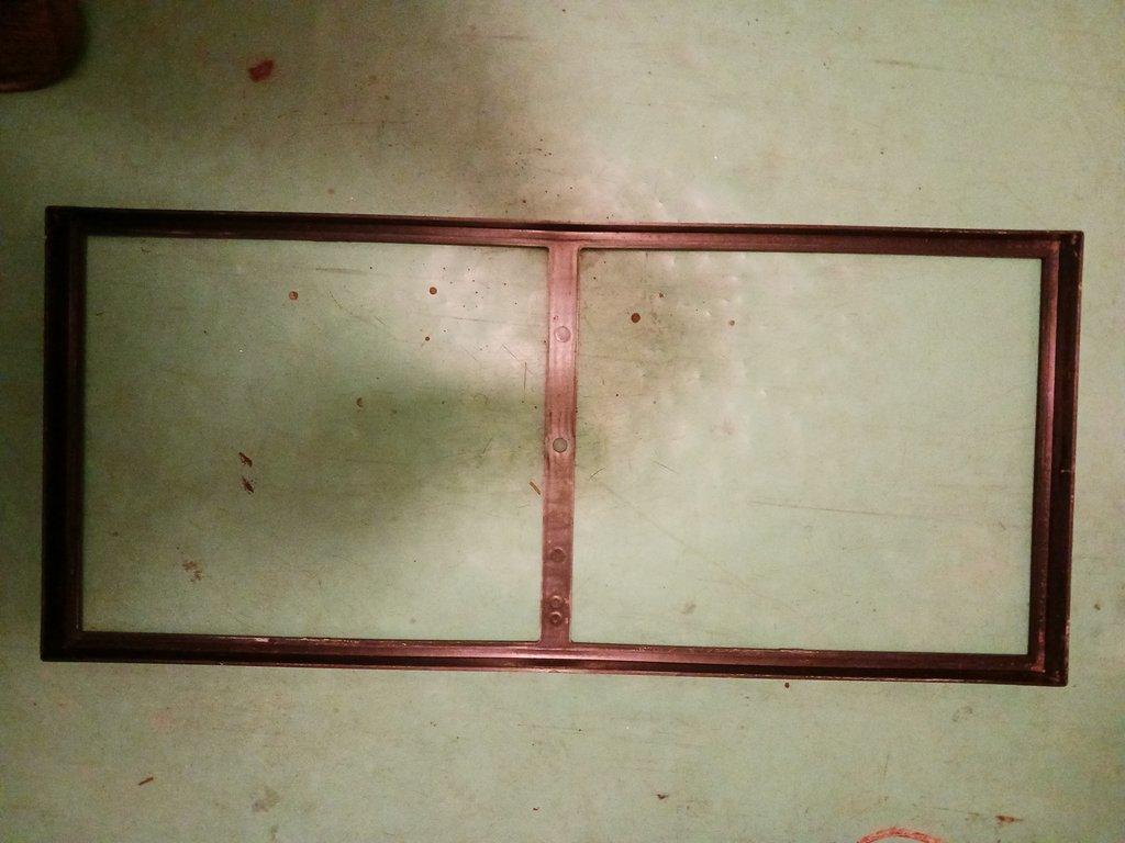 Akvarijní kryt s osvětlením a rámeček pod akva