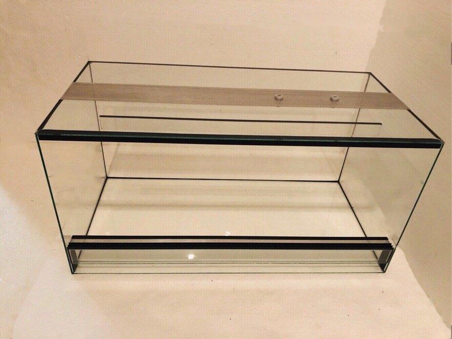 Terárium 100x50x50 bez pozadí