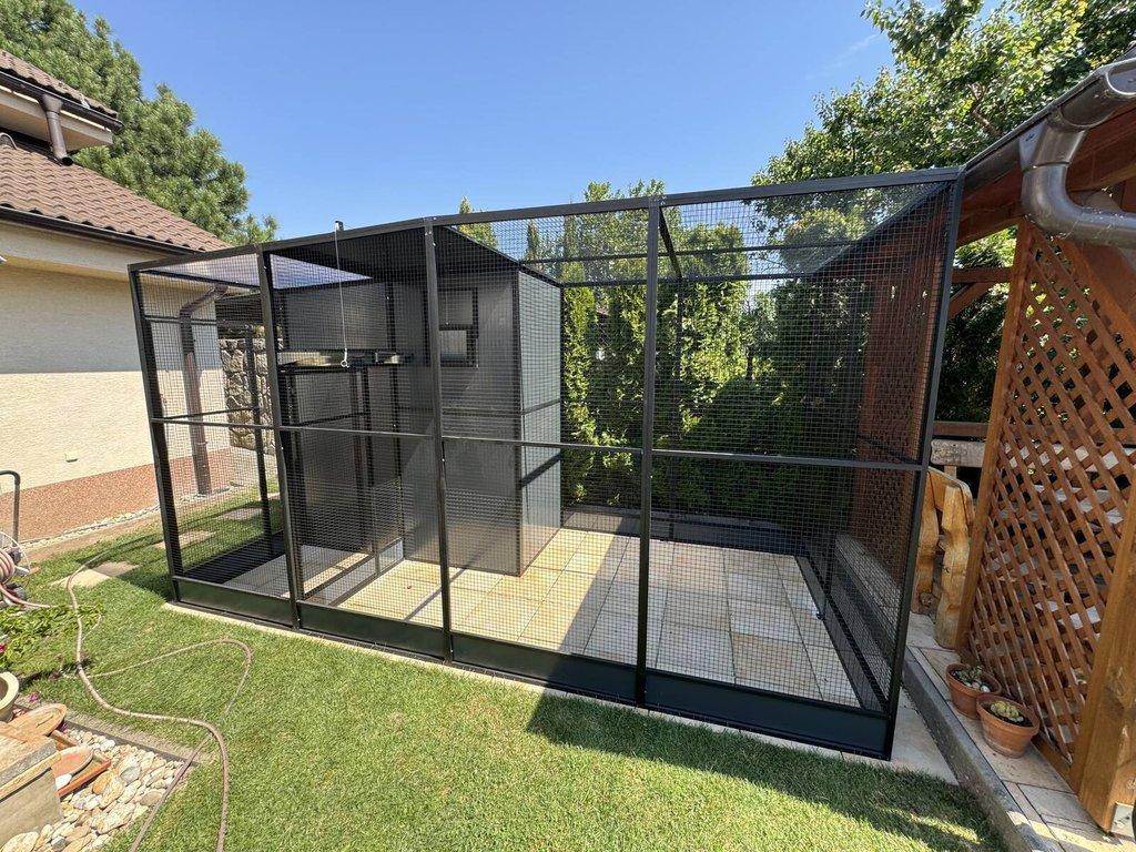 Zakázková výroba klecí a voliér různých rozměrů